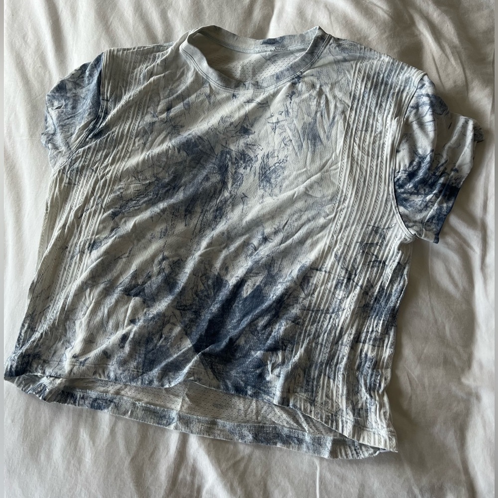 lululemon cropped train to be short sleeve size 6 great condition